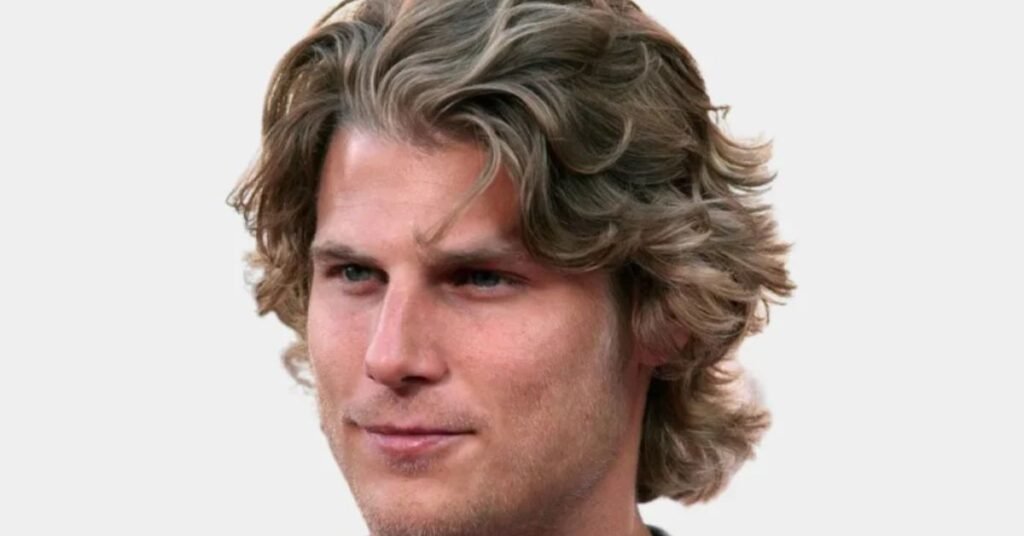 messy layered haircut for men