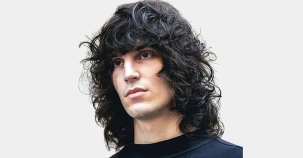 soft layered men hairstyle