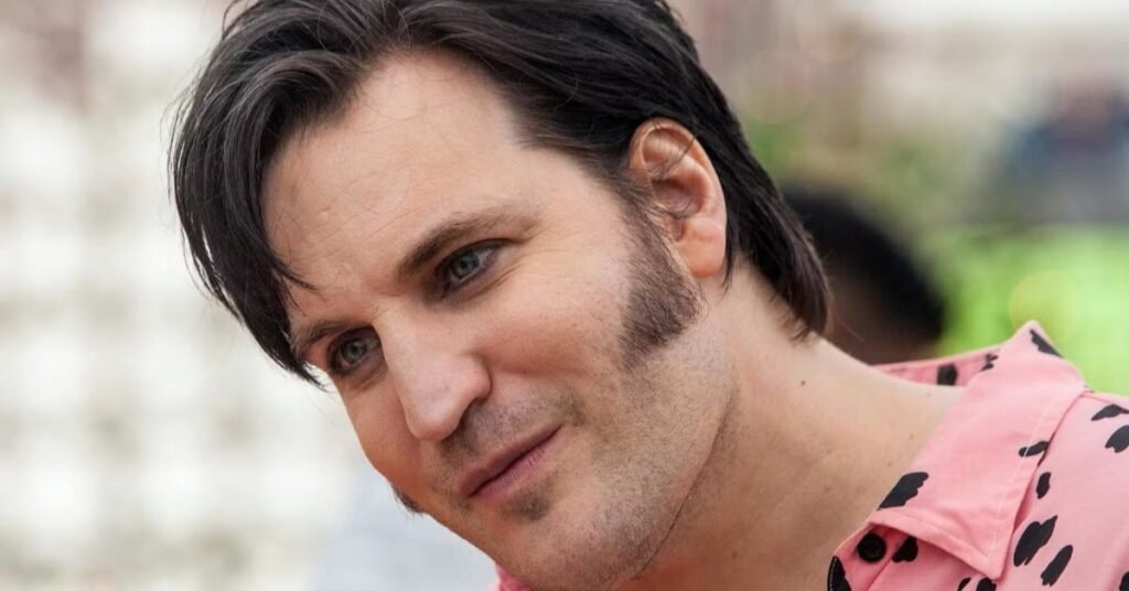 Noel Fielding Short Haircut